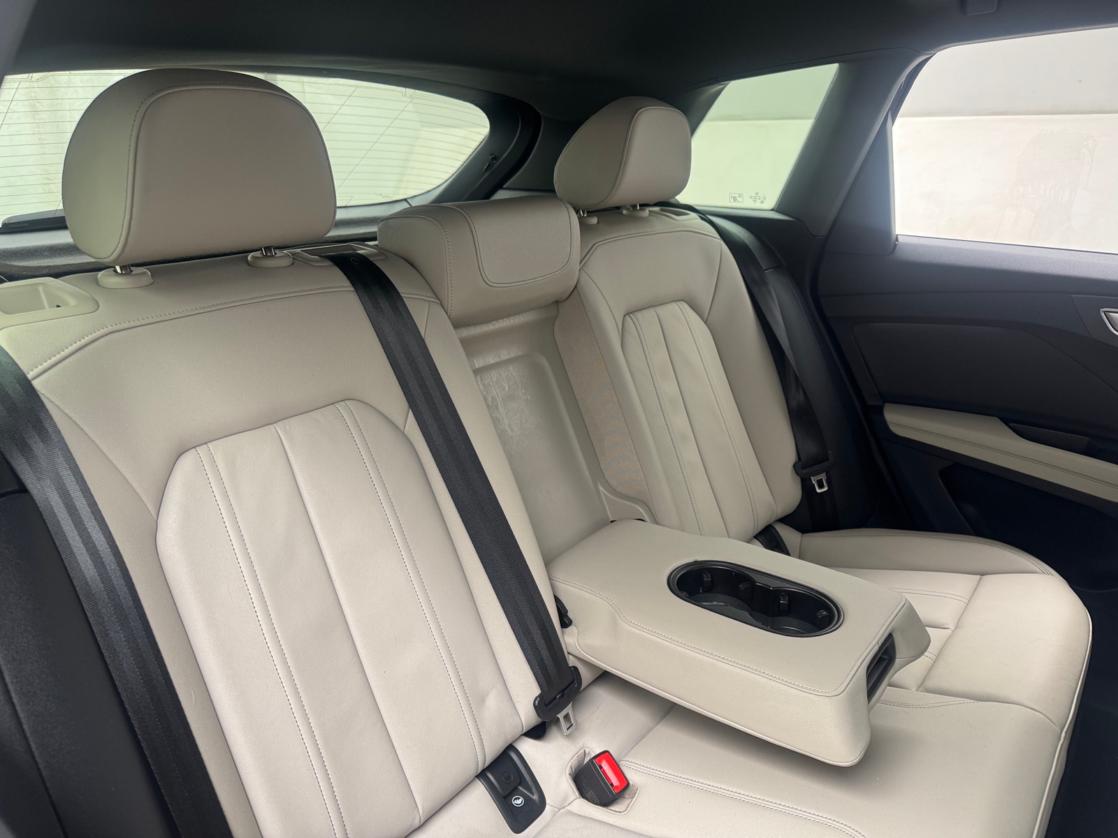 Thumbnail: 2022 Audi Q4 e-tron - 5