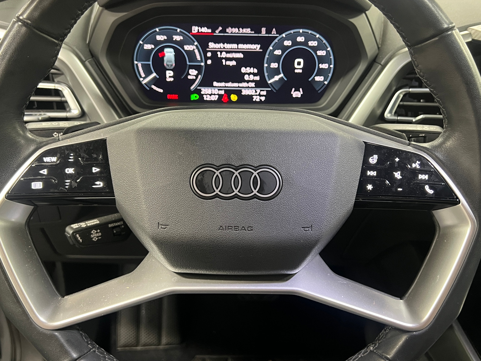 Thumbnail: 2022 Audi Q4 e-tron - 4