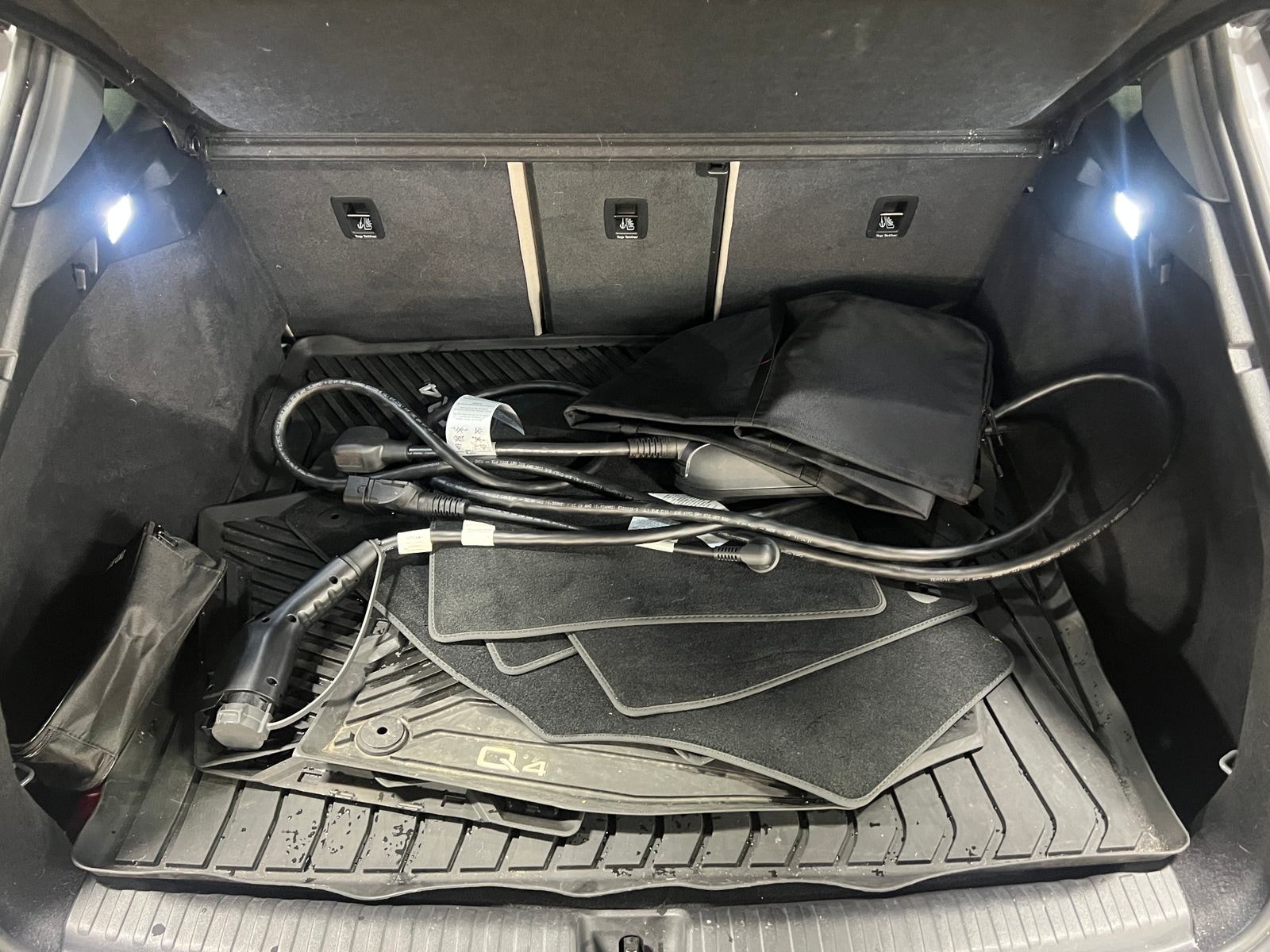 Thumbnail: 2022 Audi Q4 e-tron - 6