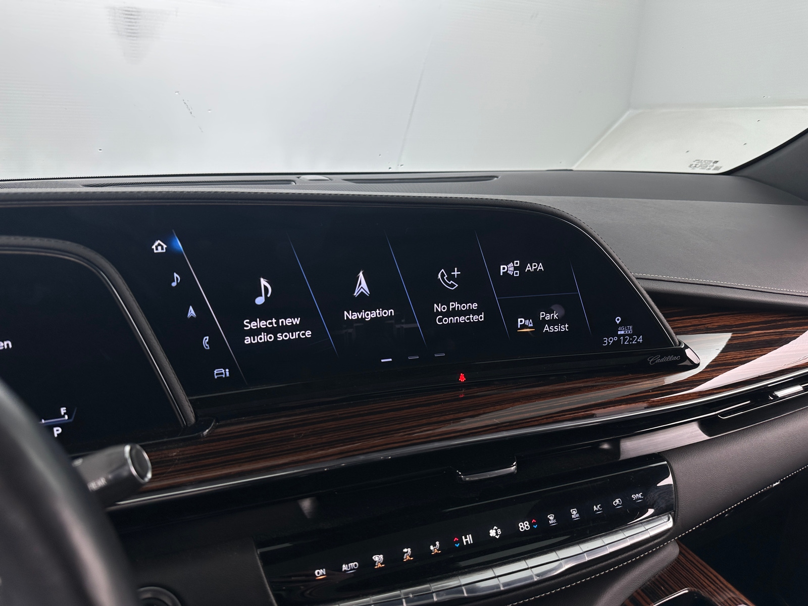 Thumbnail: 2022 Cadillac Escalade - 3