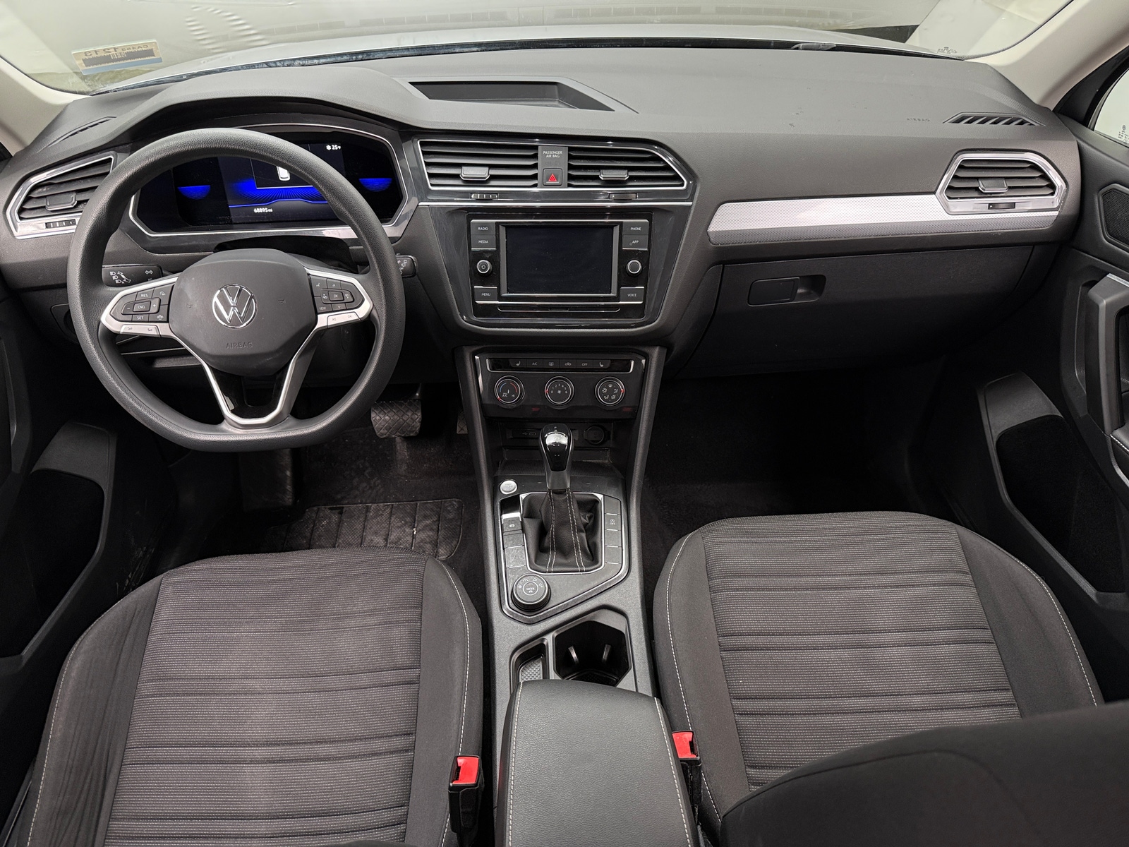 Thumbnail: 2022 Volkswagen Tiguan - 3