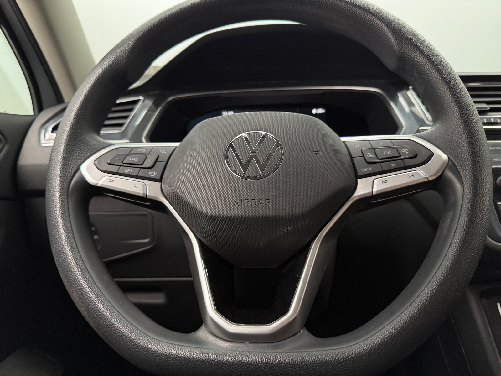 Thumbnail: 2022 Volkswagen Tiguan - 5