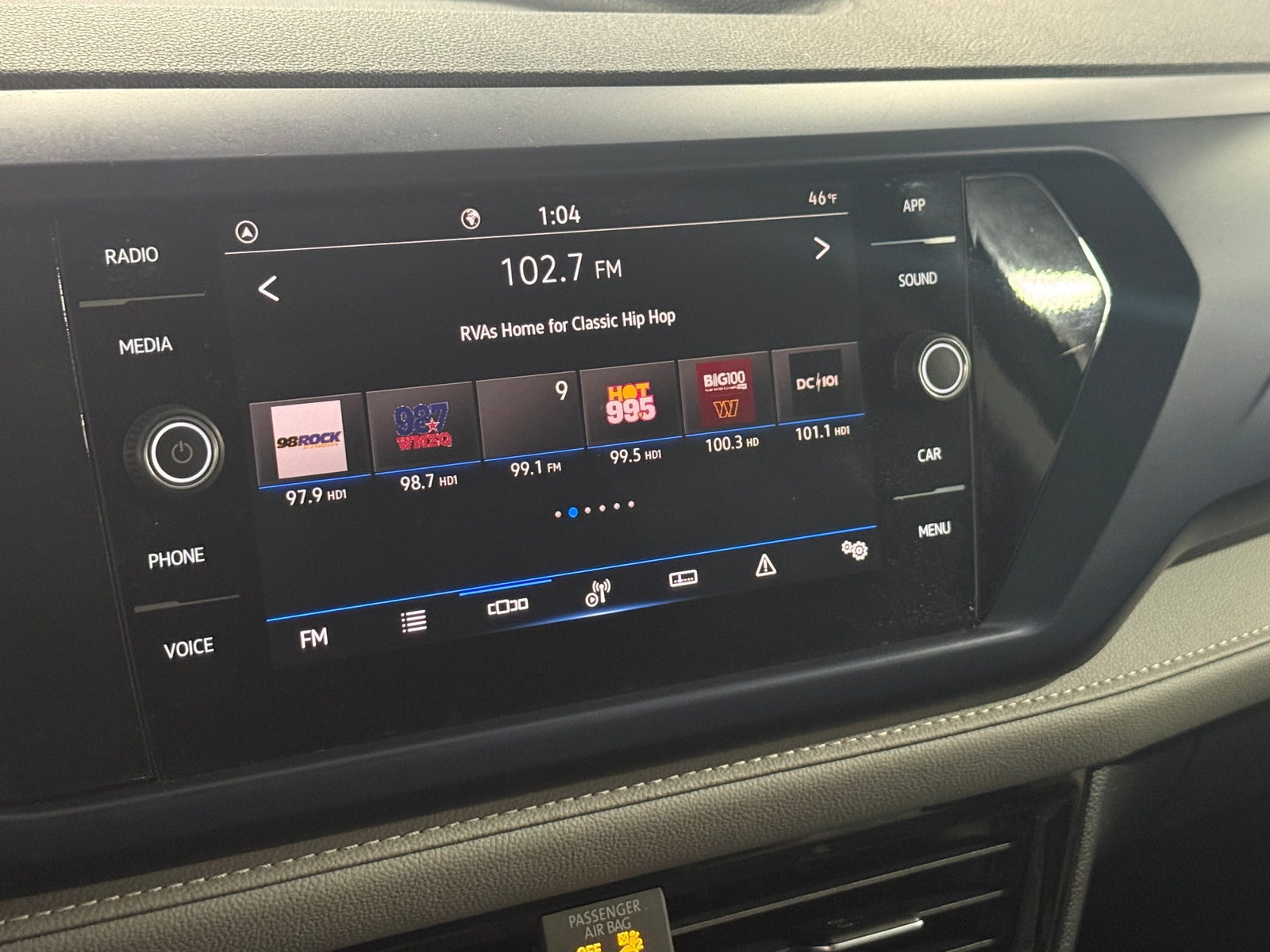 Thumbnail: 2023 Volkswagen Taos - 4