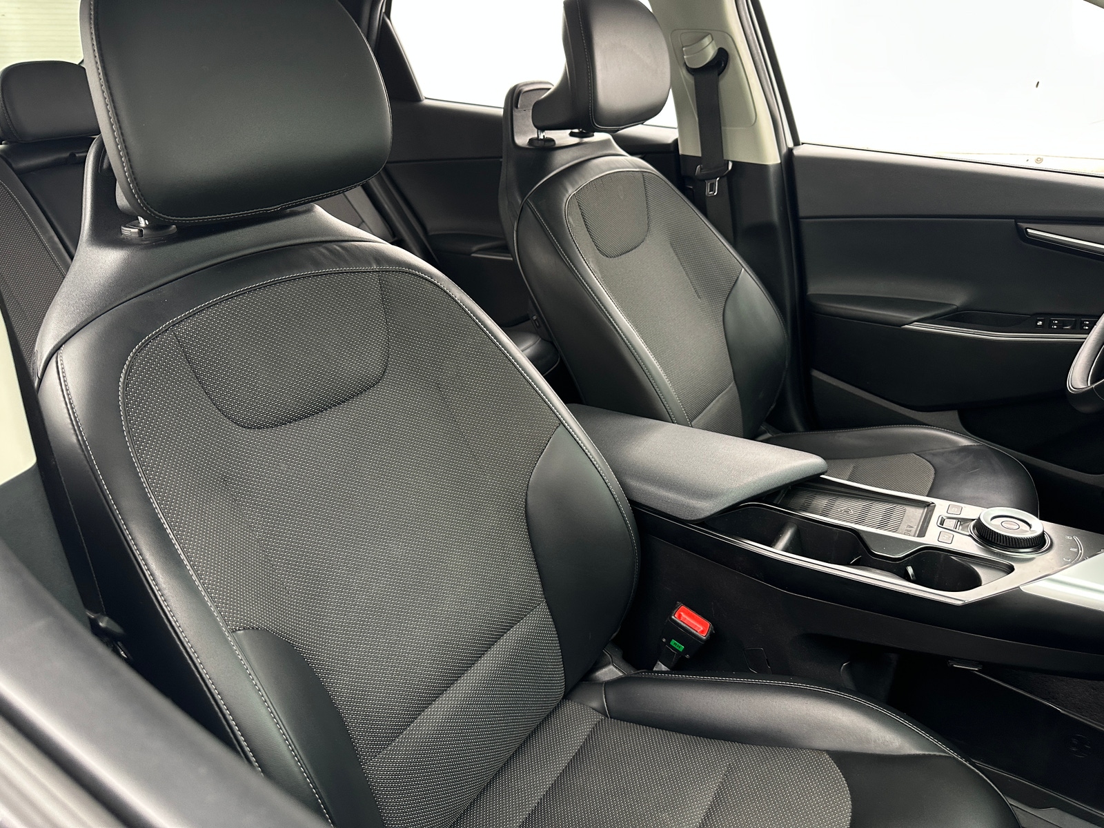 Thumbnail: 2022 Kia EV6 - 2