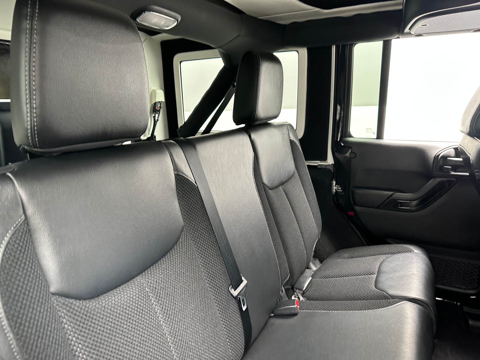 Thumbnail: 2017 Jeep Wrangler - 6