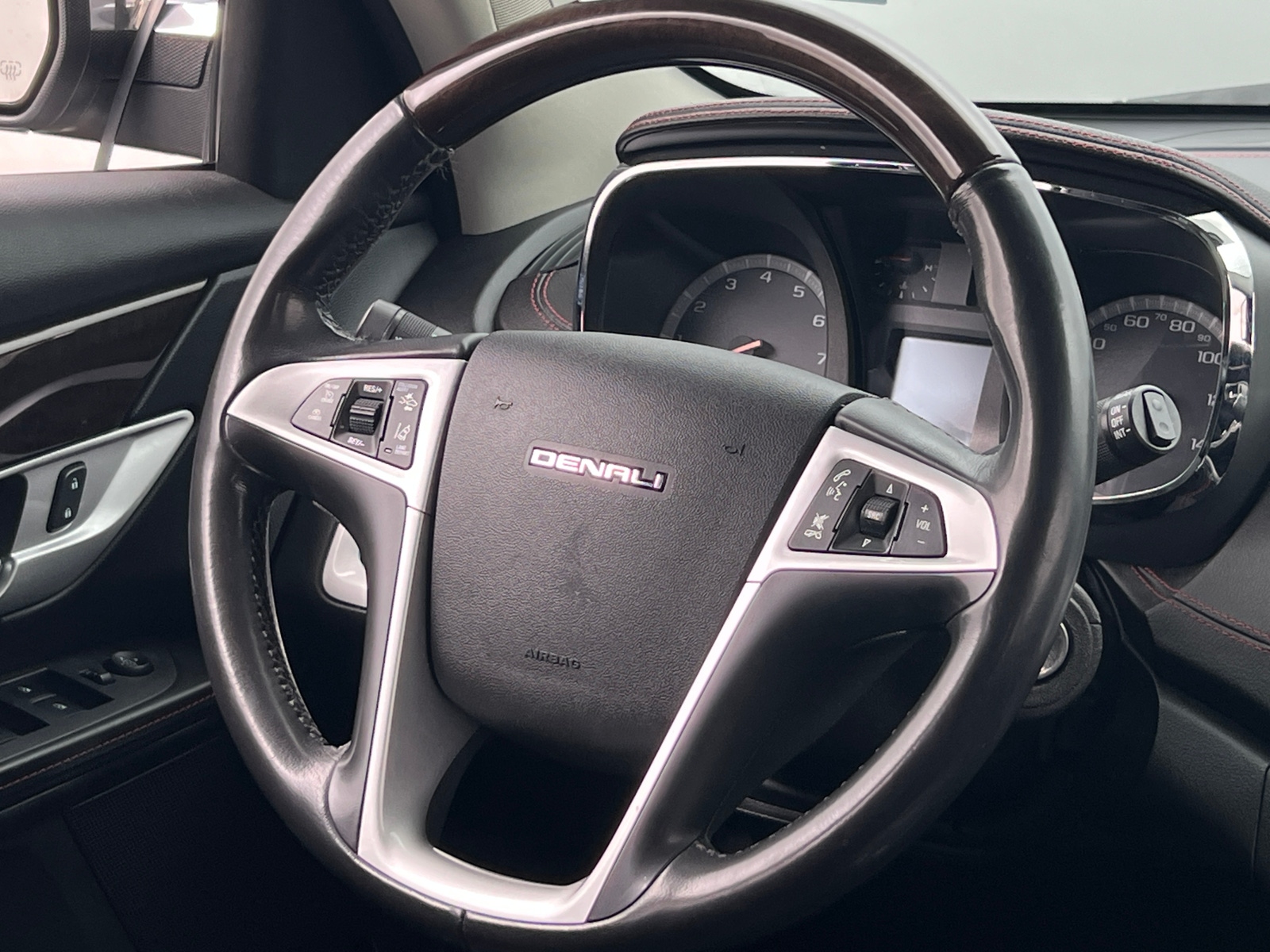 Thumbnail: 2015 GMC Terrain - 3