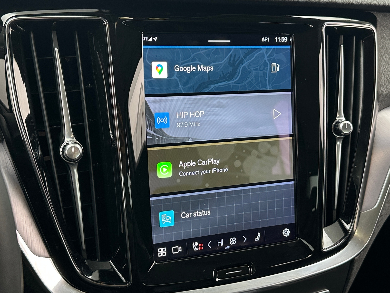 Thumbnail: 2024 Volvo S60 - 3