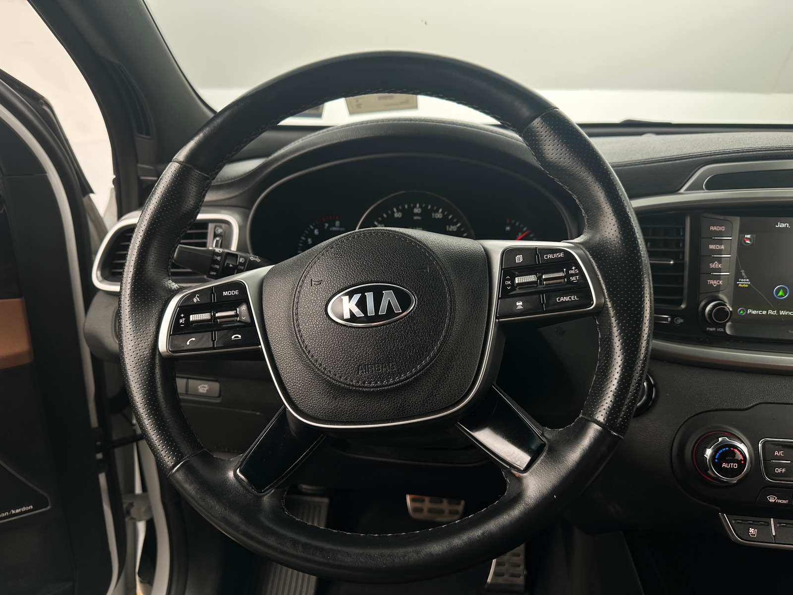 Thumbnail: 2019 Kia Sorento - 4