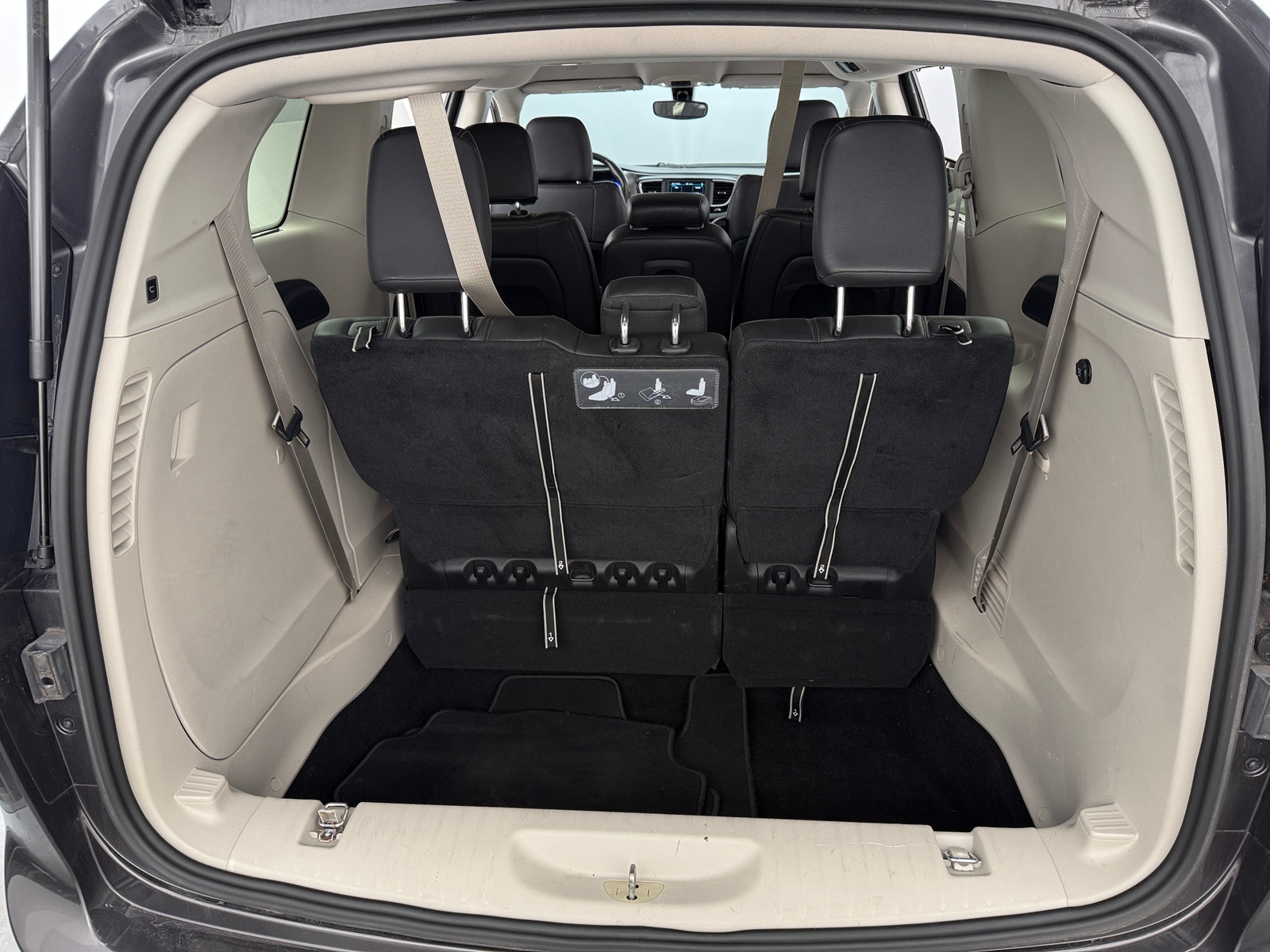 Thumbnail: 2020 Chrysler Pacifica - 6