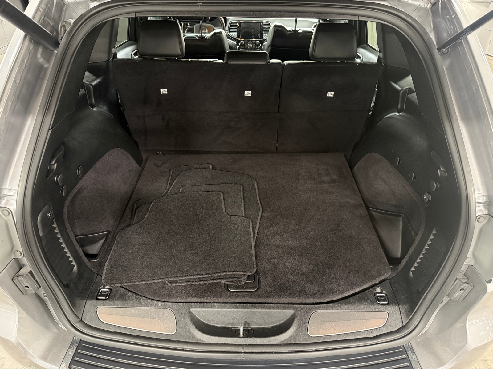 Thumbnail: 2019 Jeep Grand Cherokee - 6