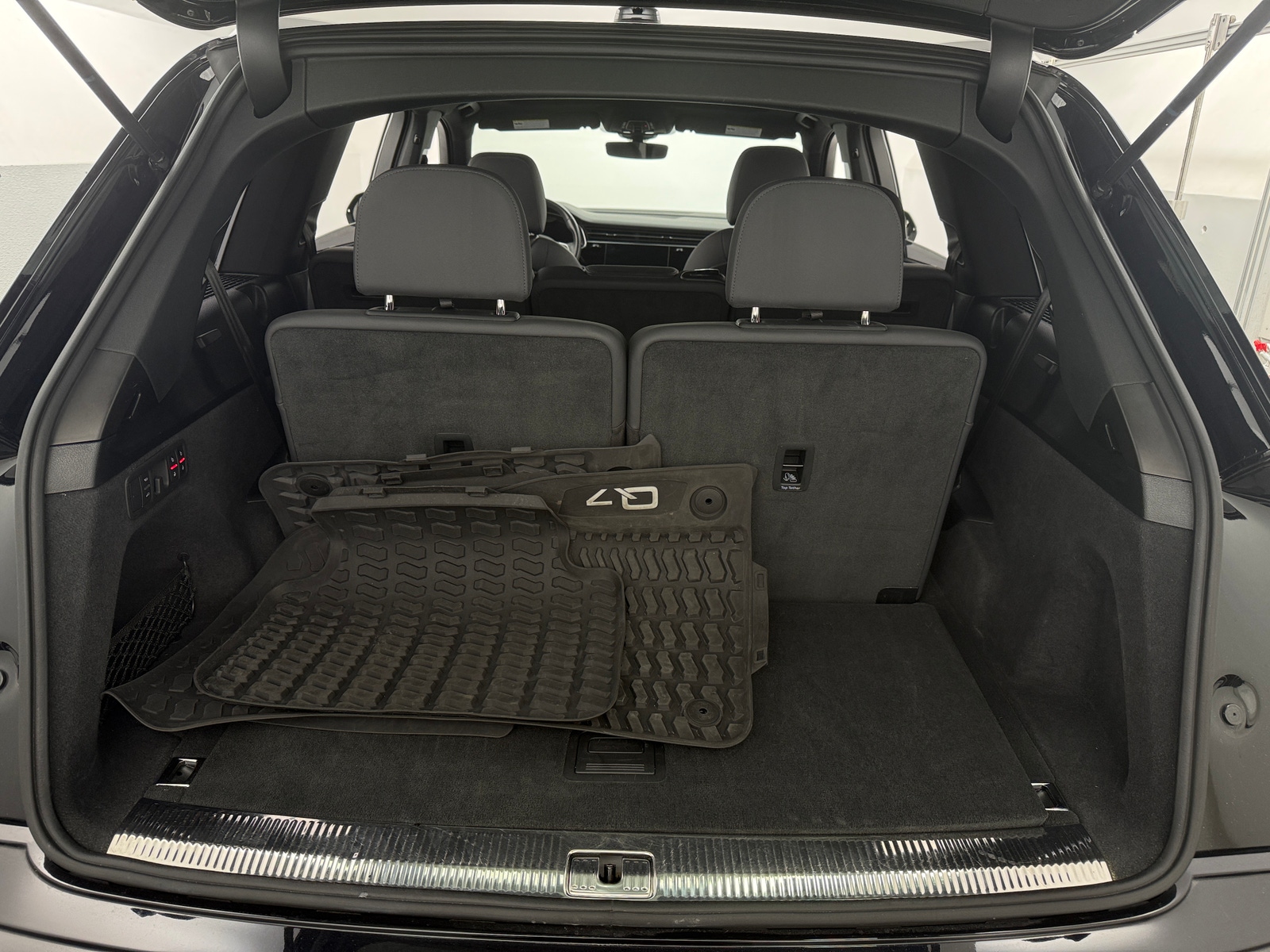 Thumbnail: 2020 Audi Q7 - 6