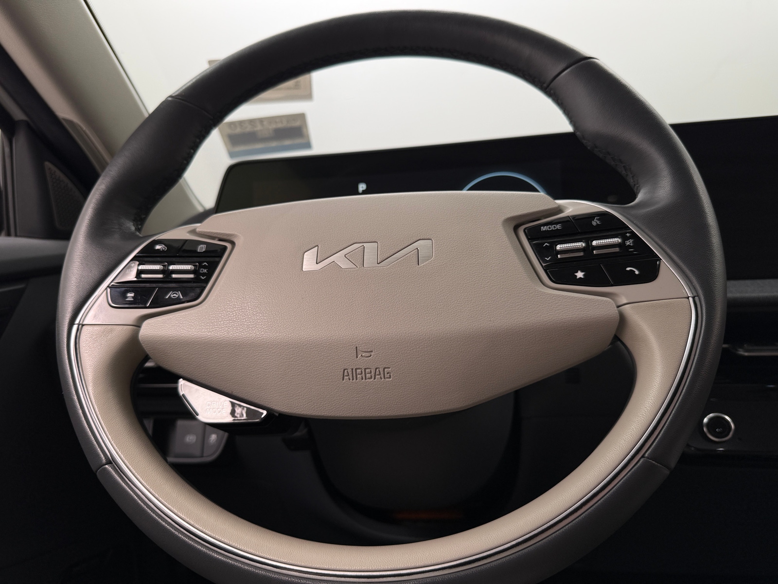 Thumbnail: 2022 Kia EV6 - 5