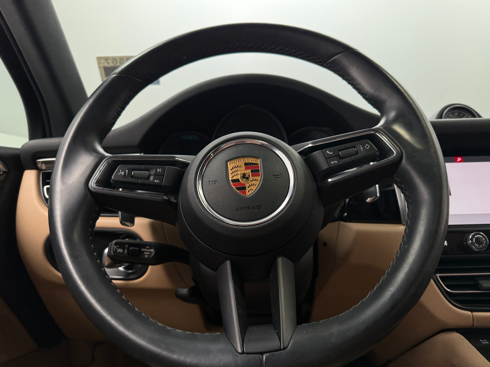 Thumbnail: 2023 Porsche Macan - 4