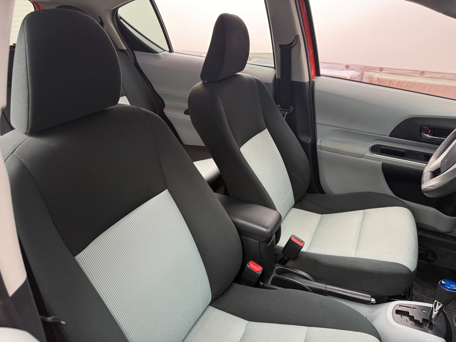 Thumbnail: 2014 Toyota Prius c - 2