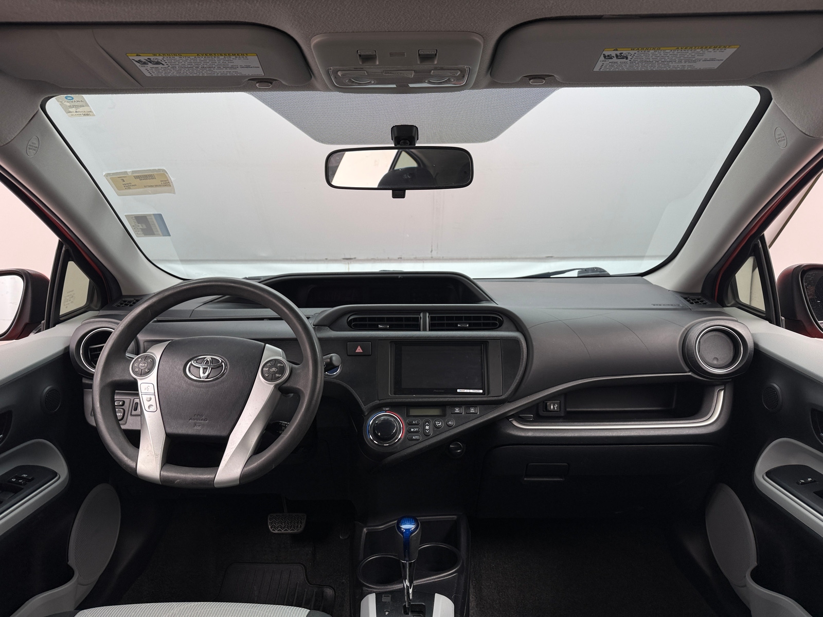 Thumbnail: 2014 Toyota Prius c - 3