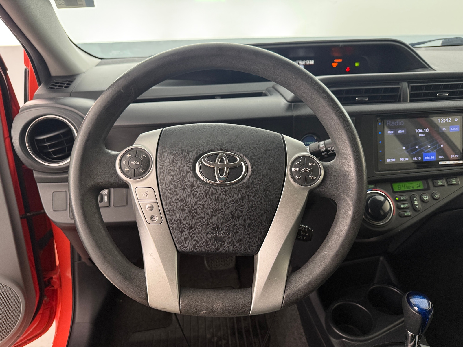 Thumbnail: 2014 Toyota Prius c - 5