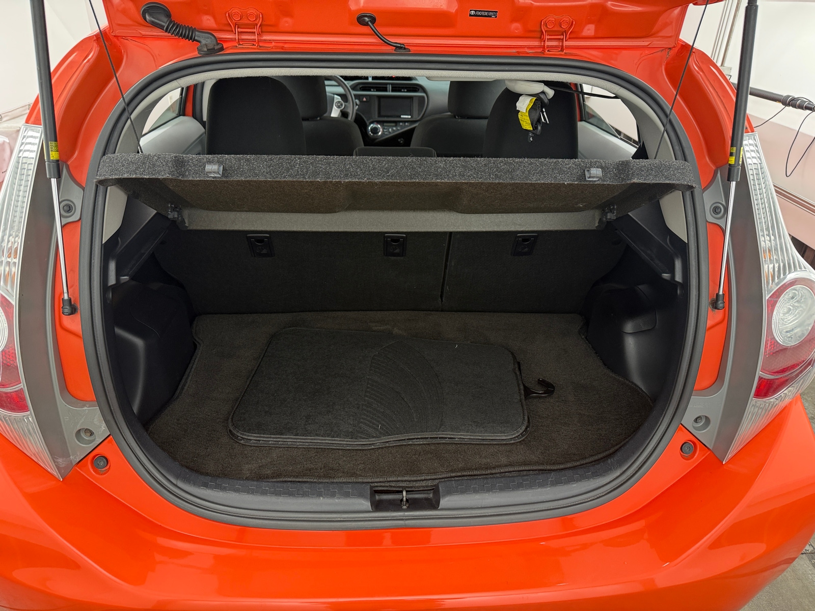 Thumbnail: 2014 Toyota Prius c - 7