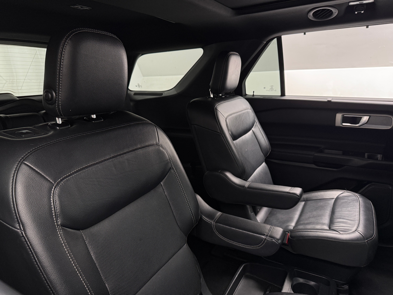 Thumbnail: 2020 Ford Explorer - 5