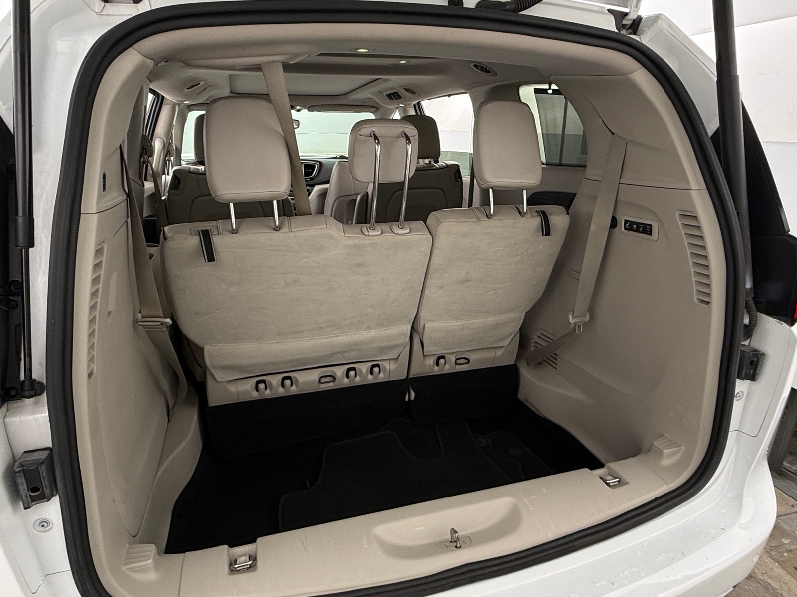 Thumbnail: 2020 Chrysler Pacifica - 6