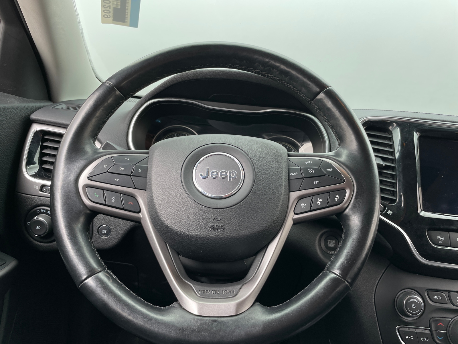 Thumbnail: 2021 Jeep Cherokee - 4