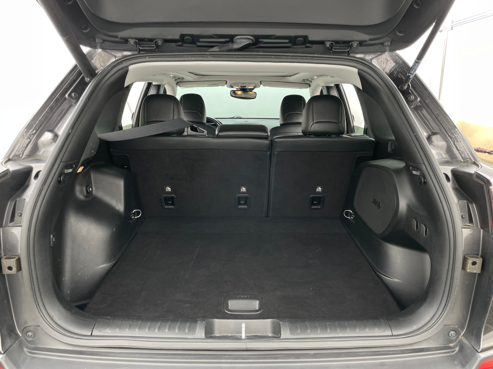 Thumbnail: 2021 Jeep Cherokee - 6