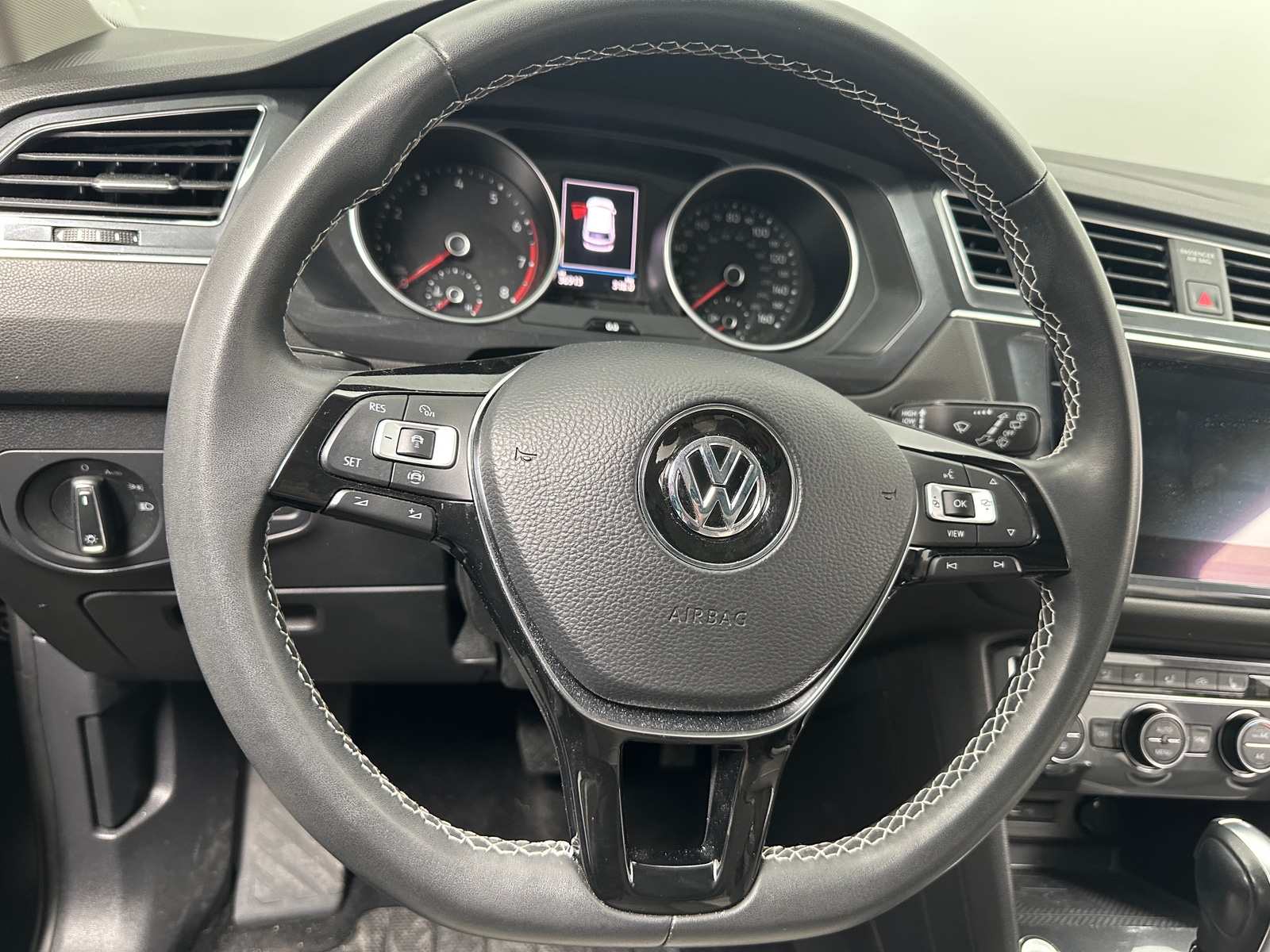 Thumbnail: 2021 Volkswagen Tiguan - 4