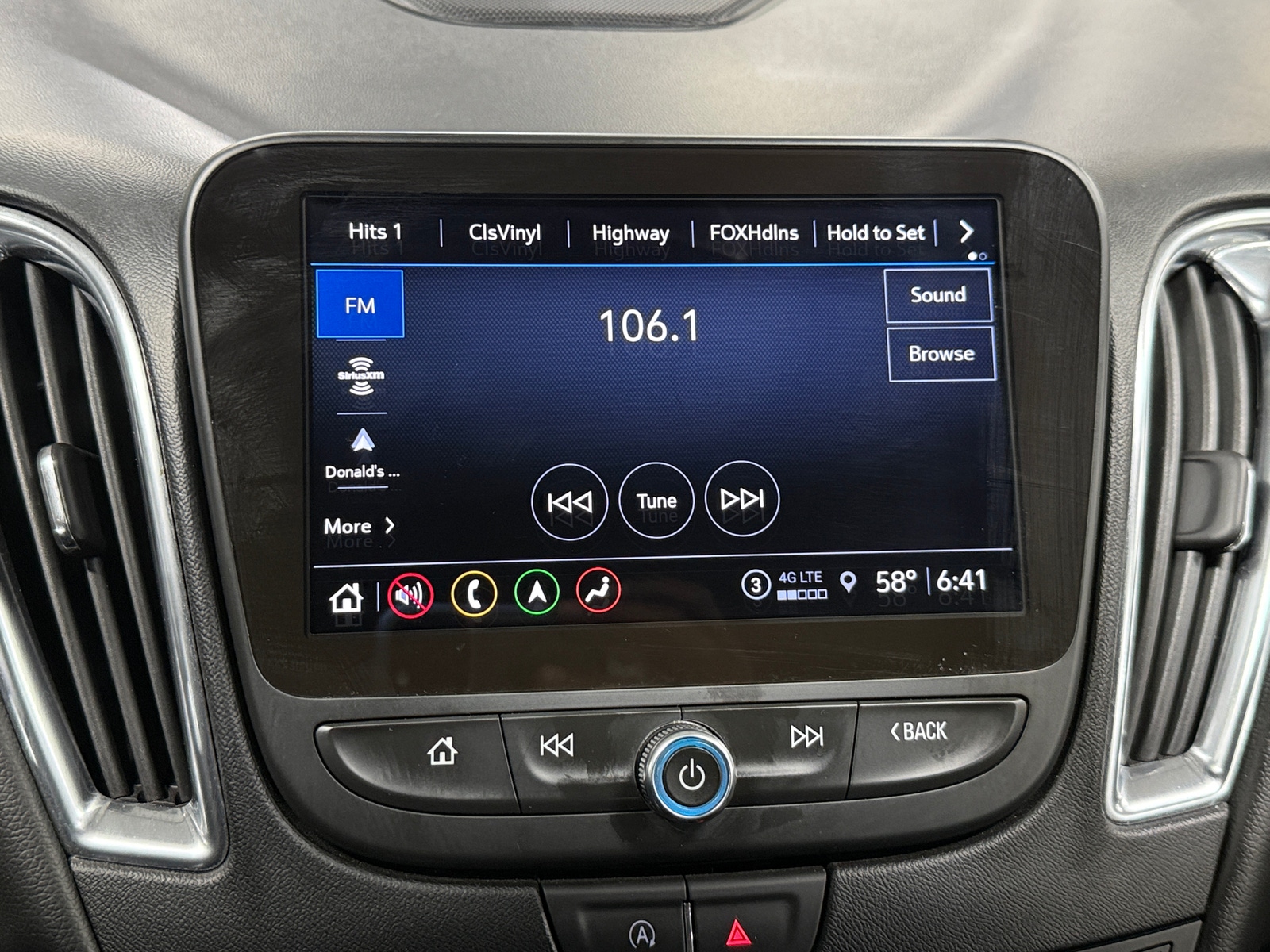 Thumbnail: 2024 Chevrolet Malibu - 3