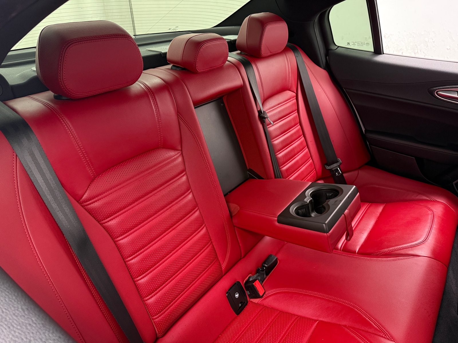 Thumbnail: 2022 Alfa Romeo Giulia - 5