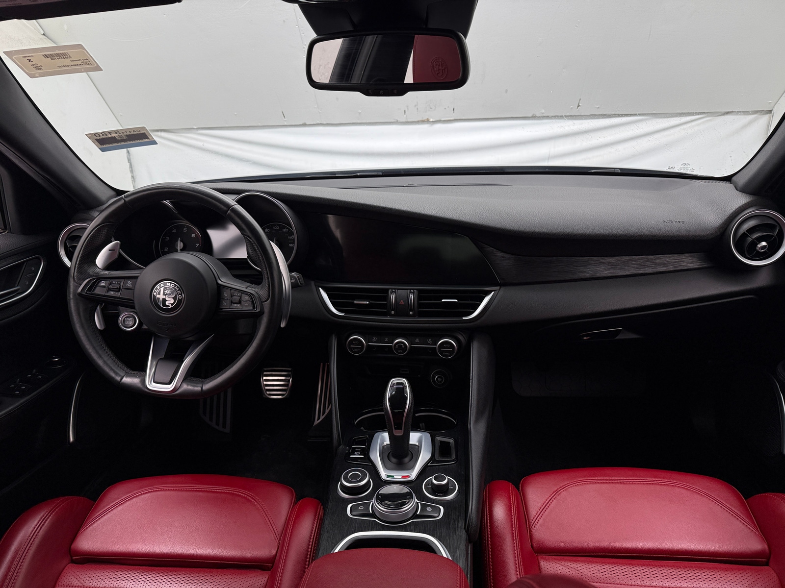 Thumbnail: 2022 Alfa Romeo Giulia - 2