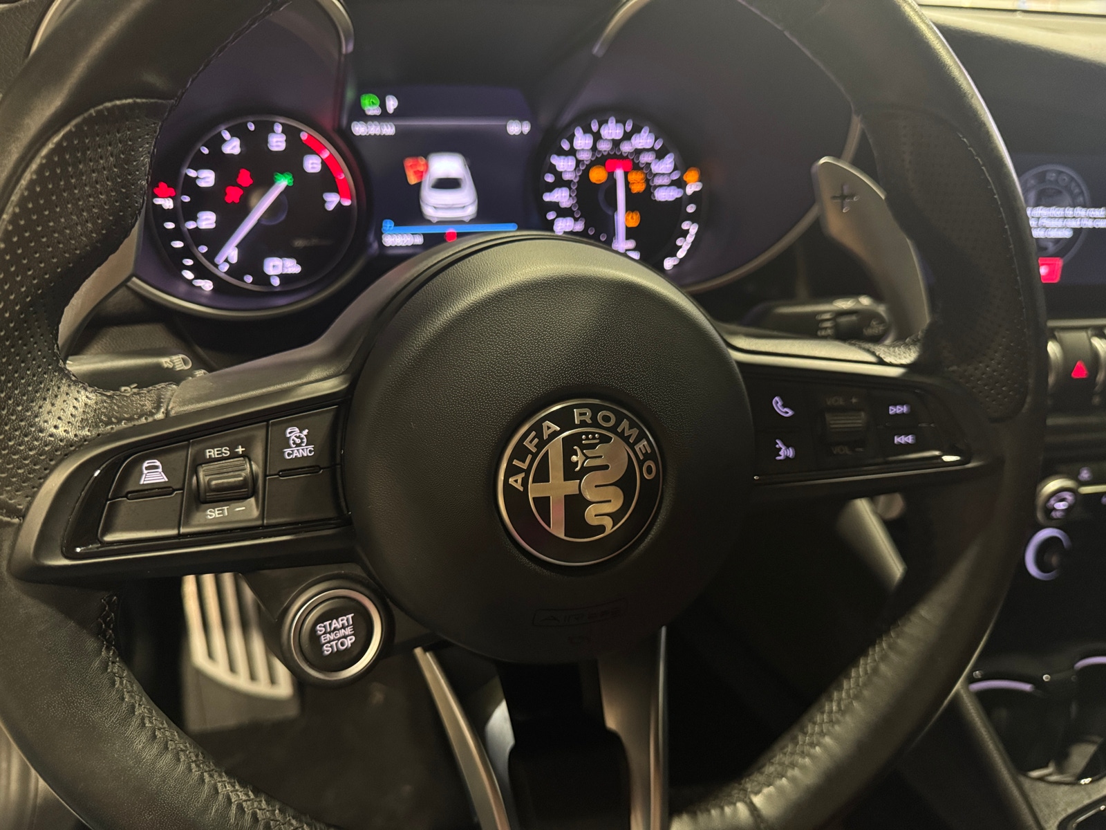 Thumbnail: 2022 Alfa Romeo Giulia - 4