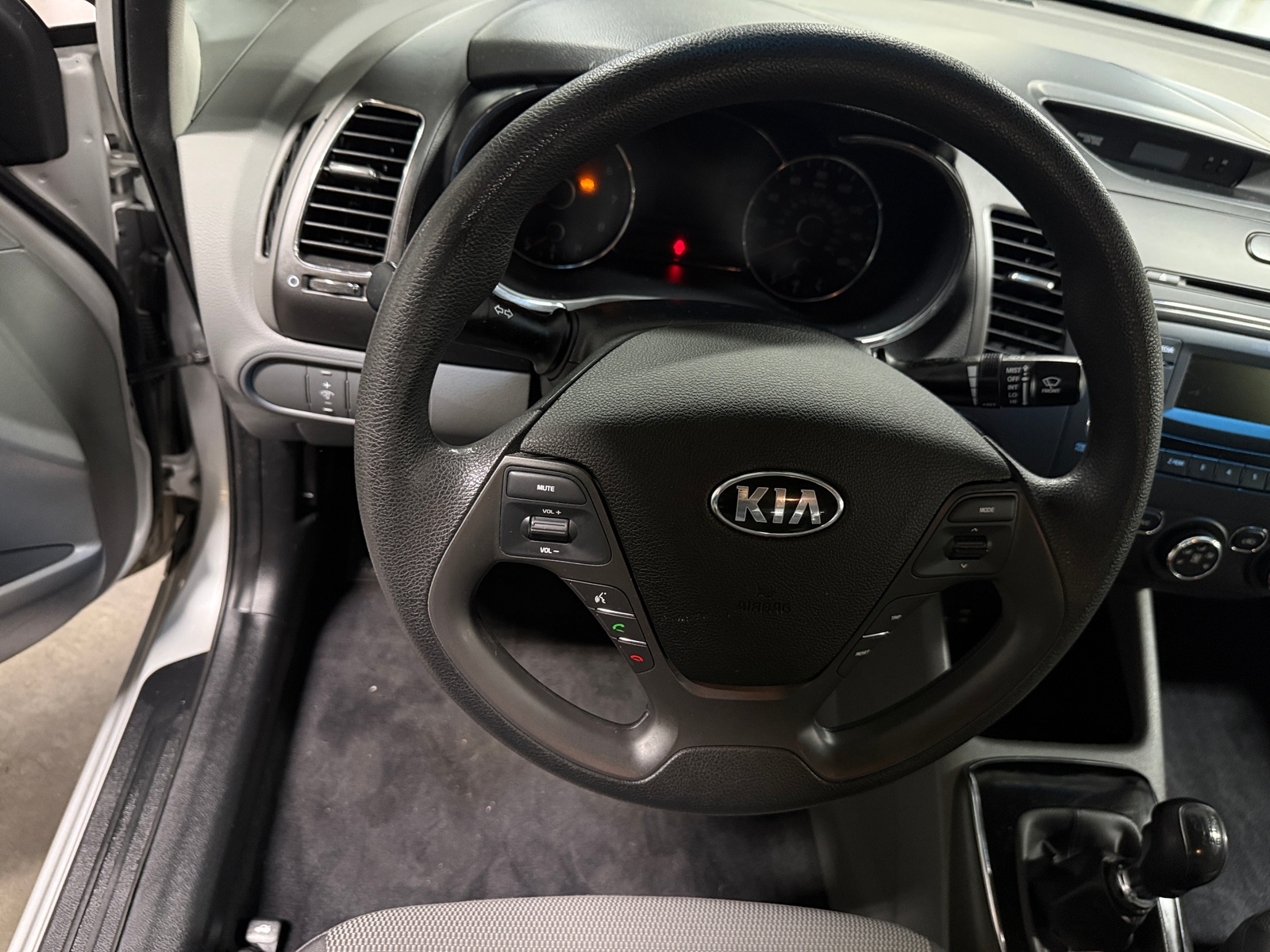 Thumbnail: 2017 Kia Forte - 5