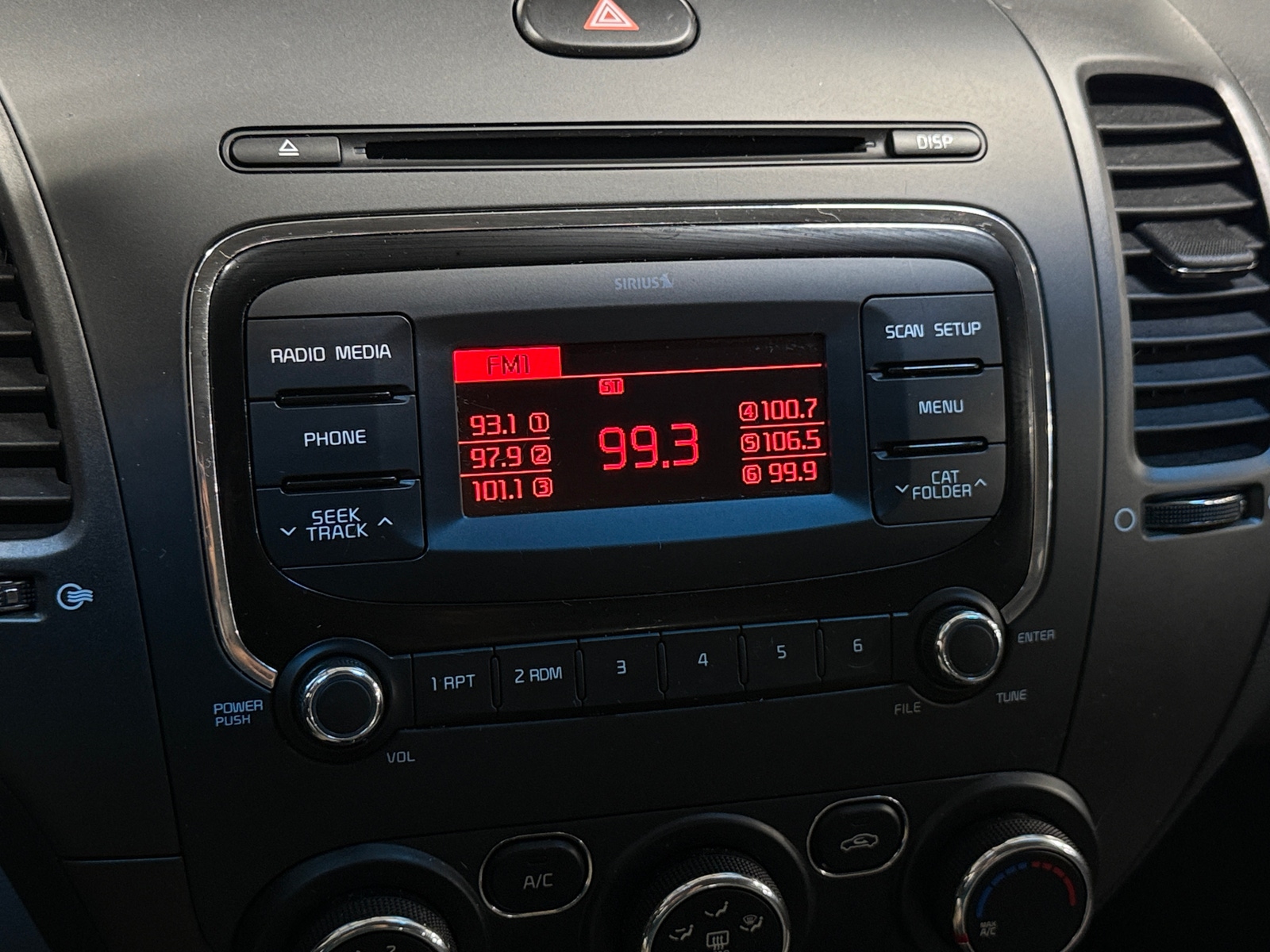 Thumbnail: 2017 Kia Forte - 4