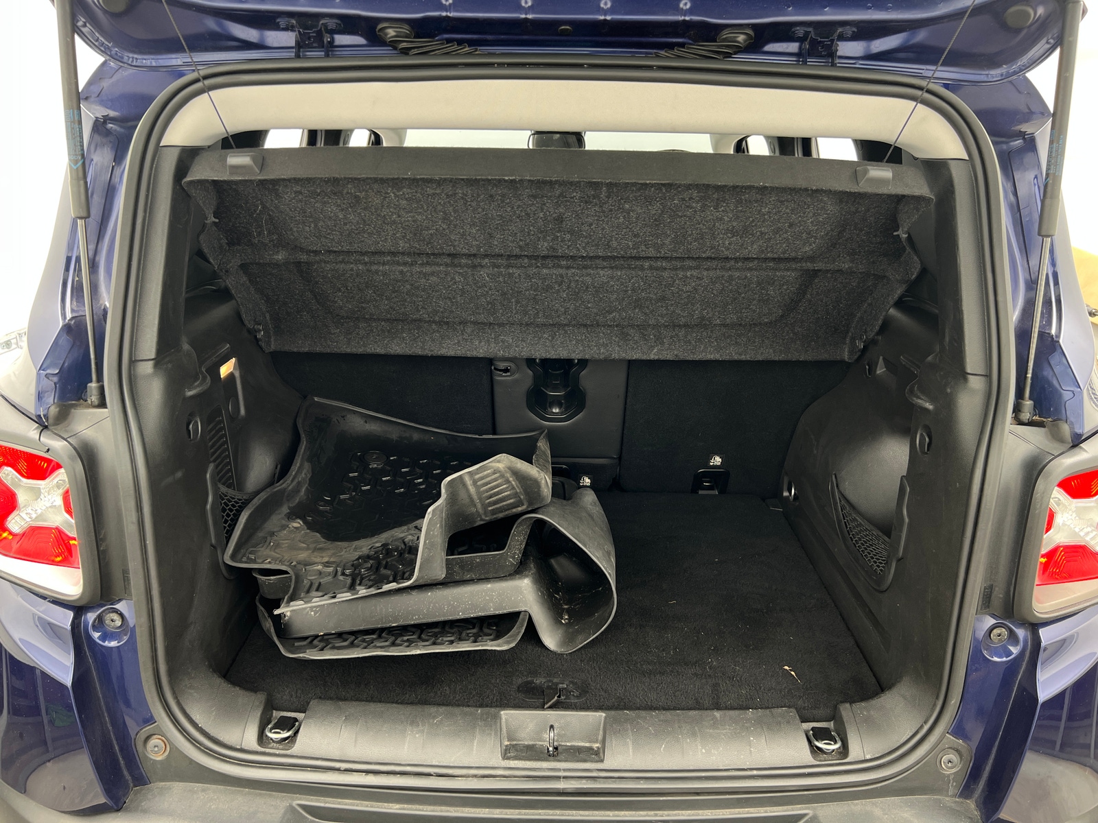 Thumbnail: 2018 Jeep Renegade - 6