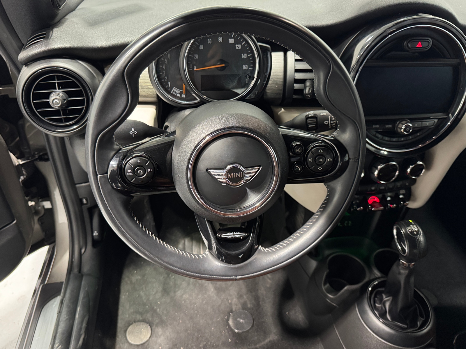 Thumbnail: 2018 MINI Cooper Convertible - 4