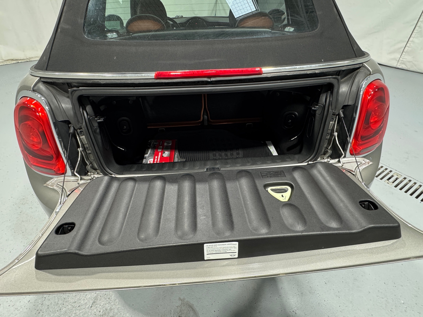 Thumbnail: 2018 MINI Cooper Convertible - 6