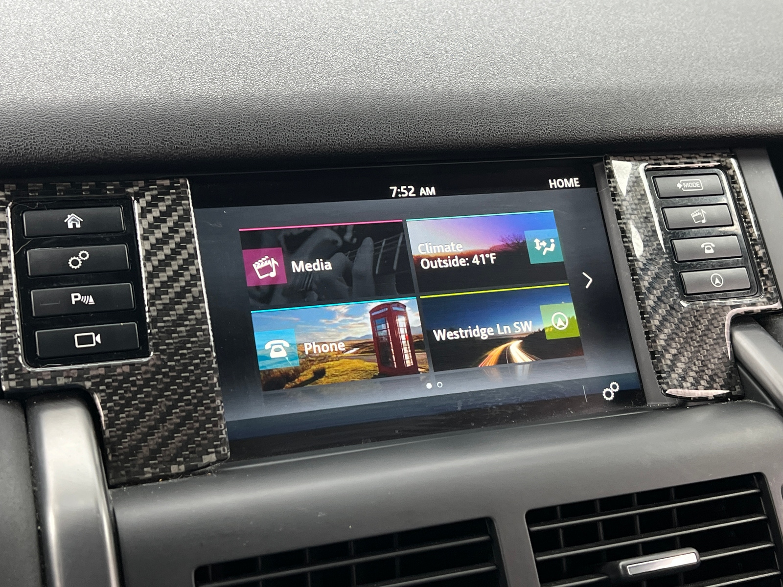 Thumbnail: 2019 Land Rover Discovery Sport - 3