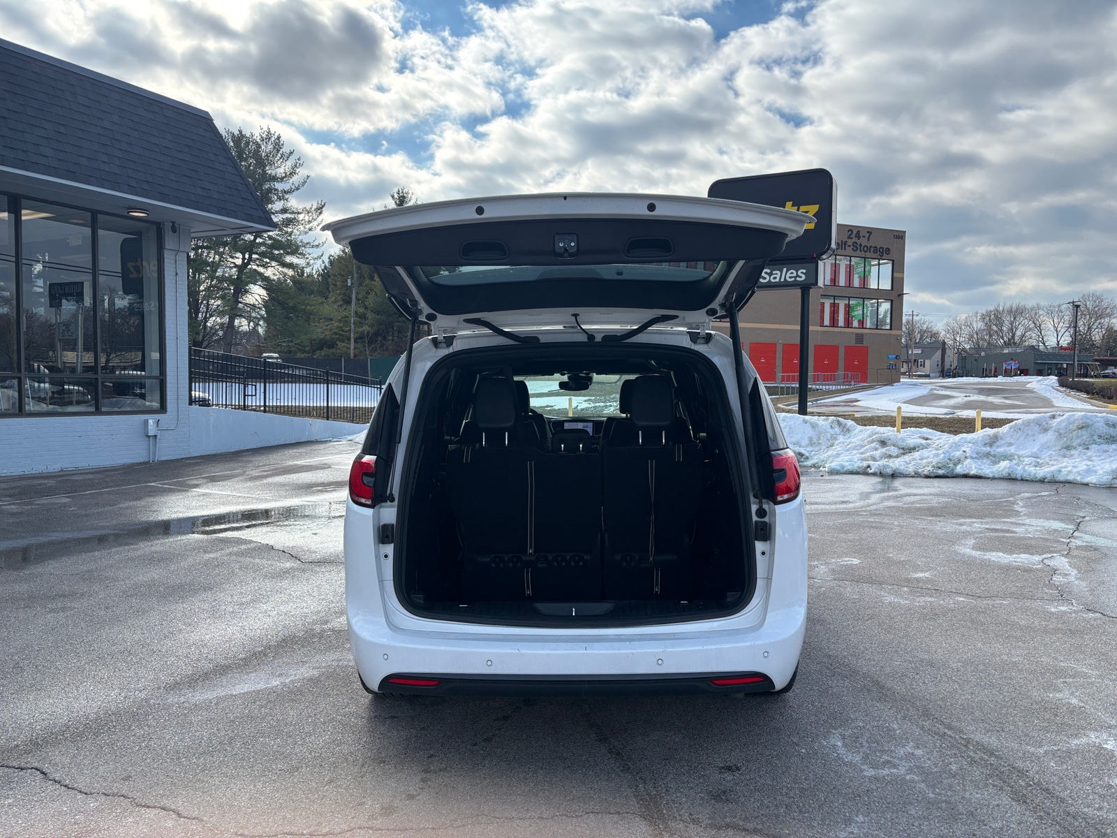 Thumbnail: 2025 Chrysler Pacifica - 6