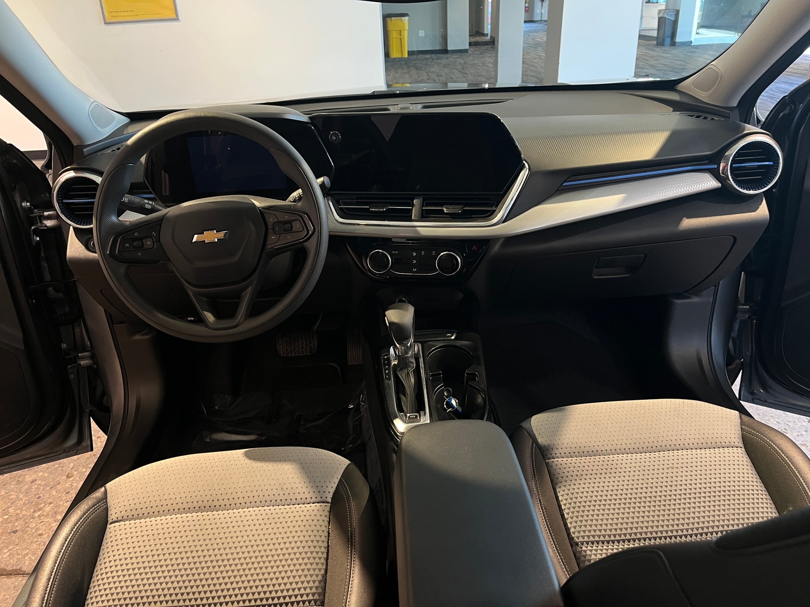 Thumbnail: 2025 Chevrolet Trax - 3