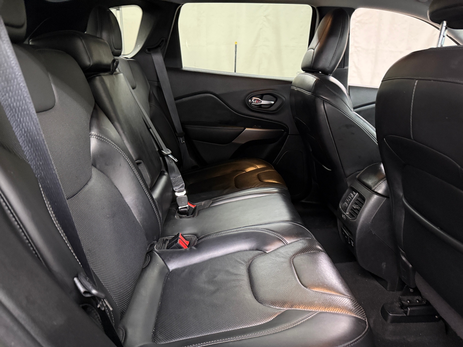 Thumbnail: 2019 Jeep Cherokee - 5