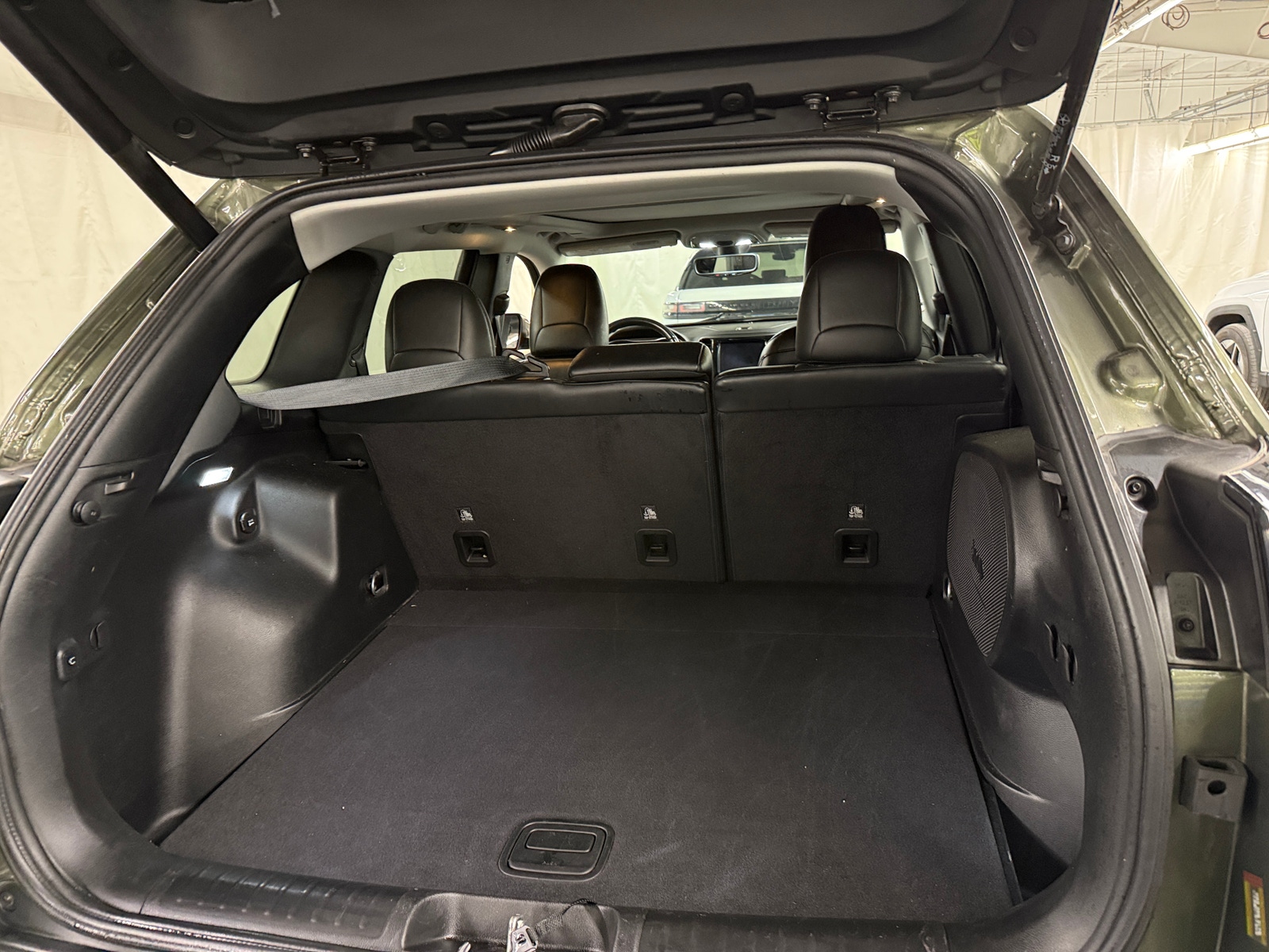 Thumbnail: 2019 Jeep Cherokee - 6