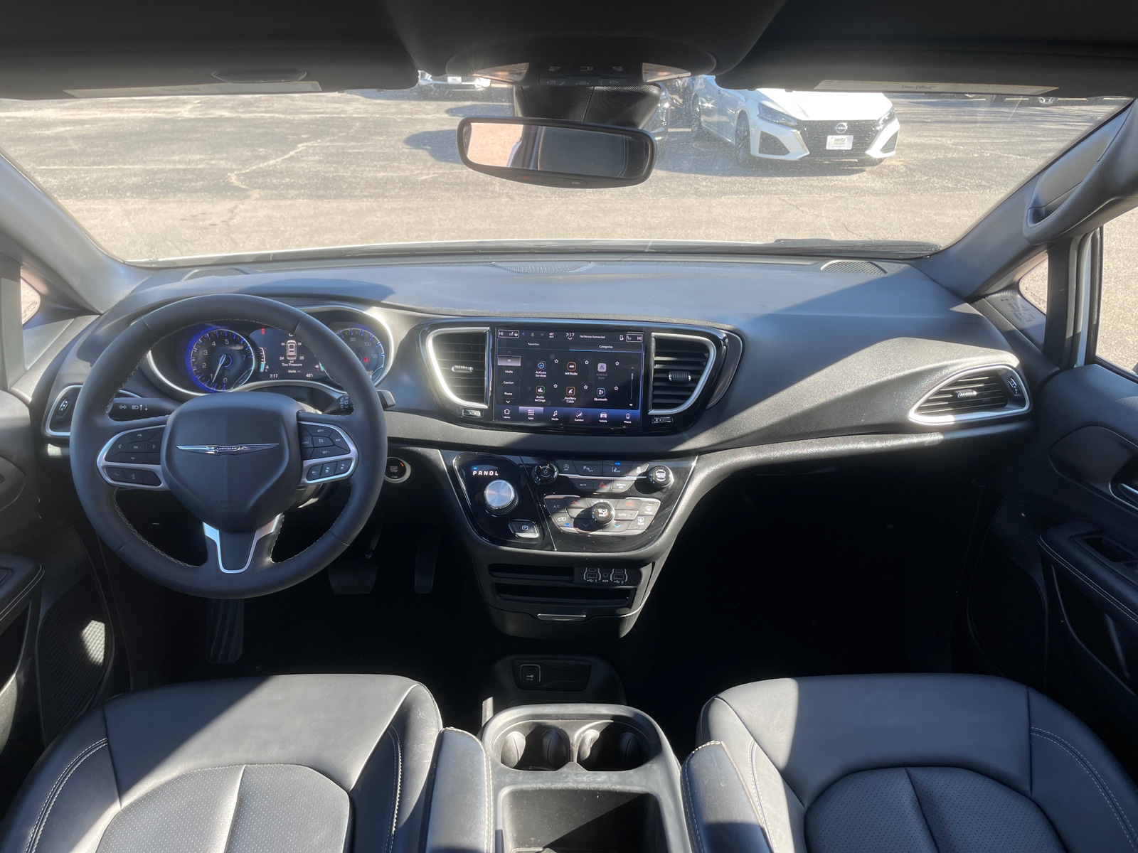 Thumbnail: 2025 Chrysler Pacifica - 3