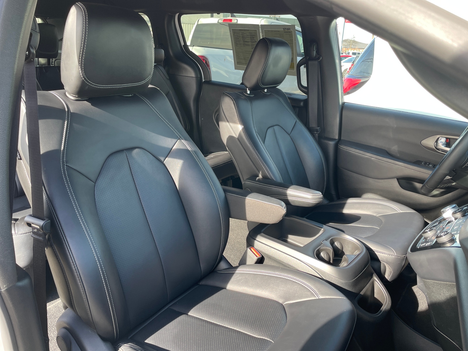 Thumbnail: 2025 Chrysler Pacifica - 2