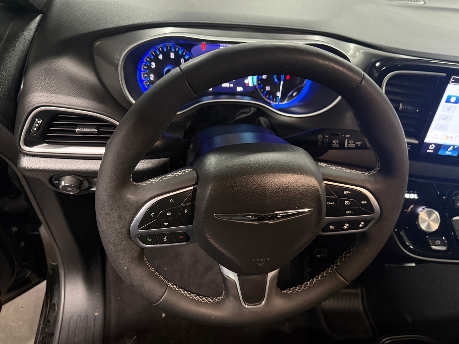 Thumbnail: 2025 Chrysler Pacifica - 4