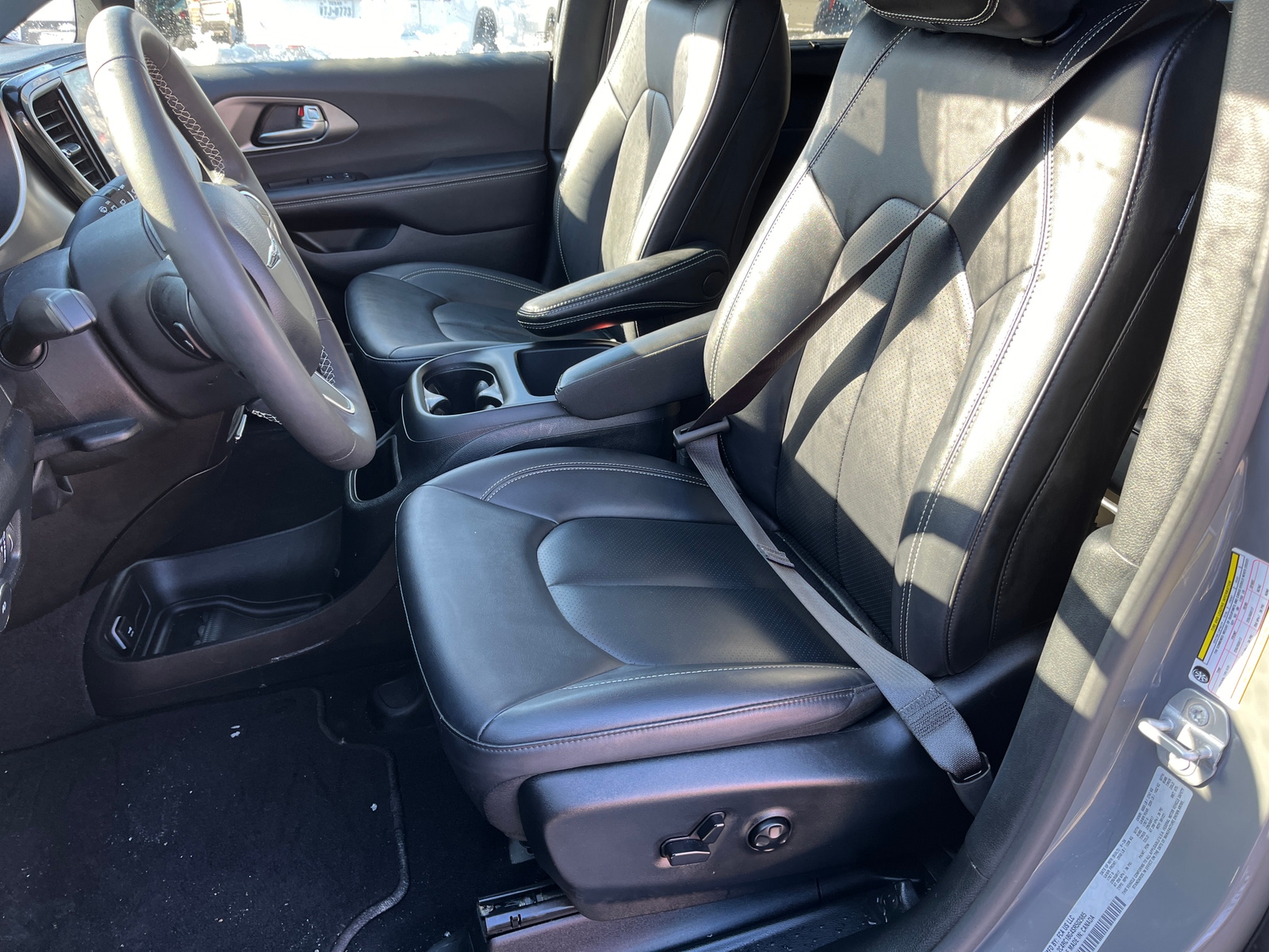 Thumbnail: 2025 Chrysler Pacifica - 2