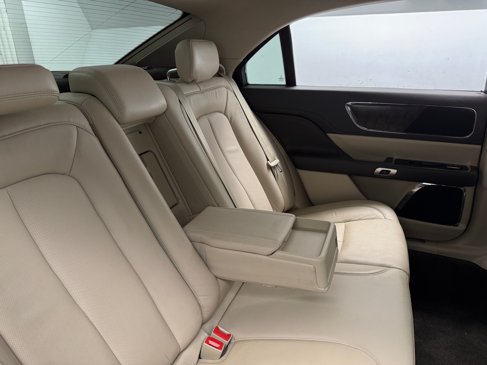 Thumbnail: 2017 Lincoln Continental - 5