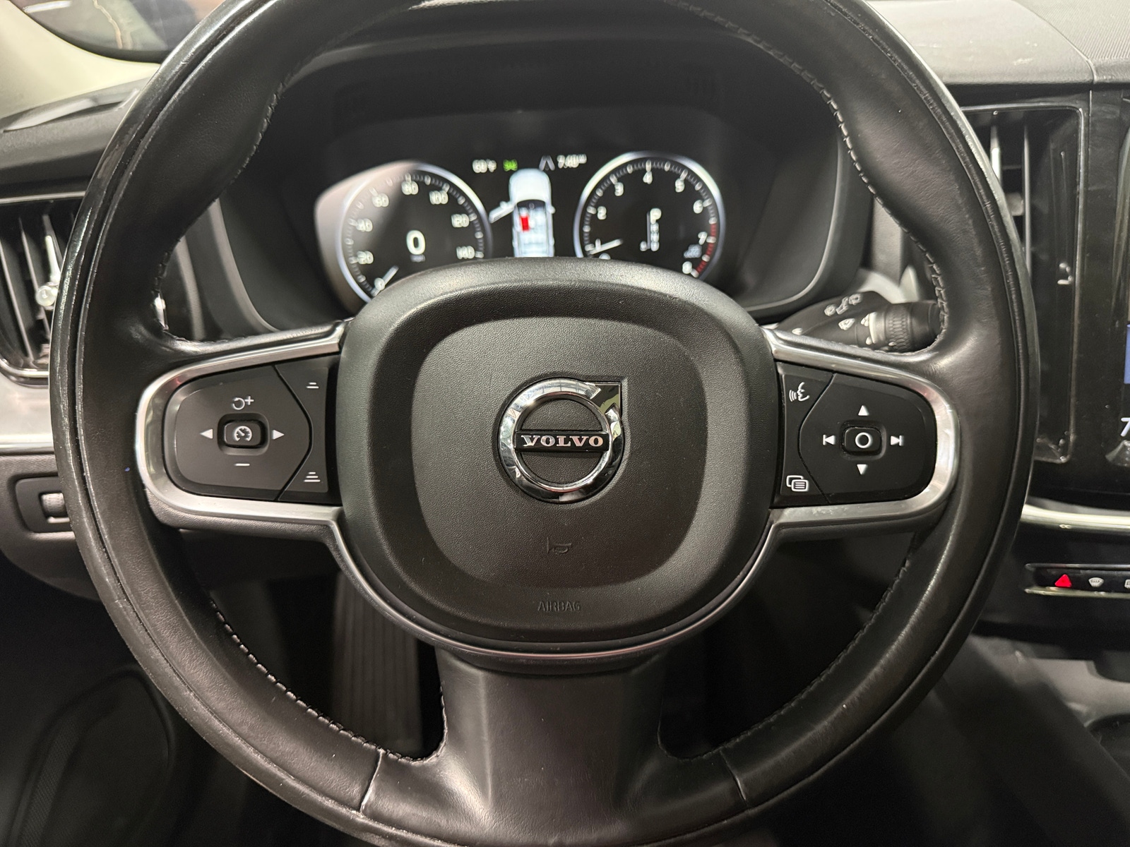 Thumbnail: 2018 Volvo XC60 - 4