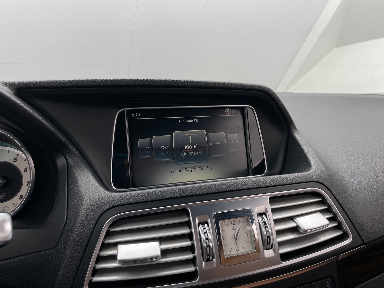 Thumbnail: 2017 Mercedes-Benz E-Class - 3