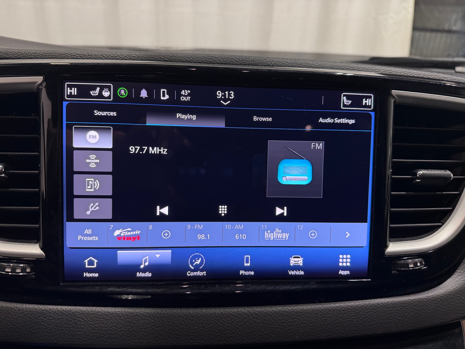 Thumbnail: 2024 Chrysler Pacifica - 3