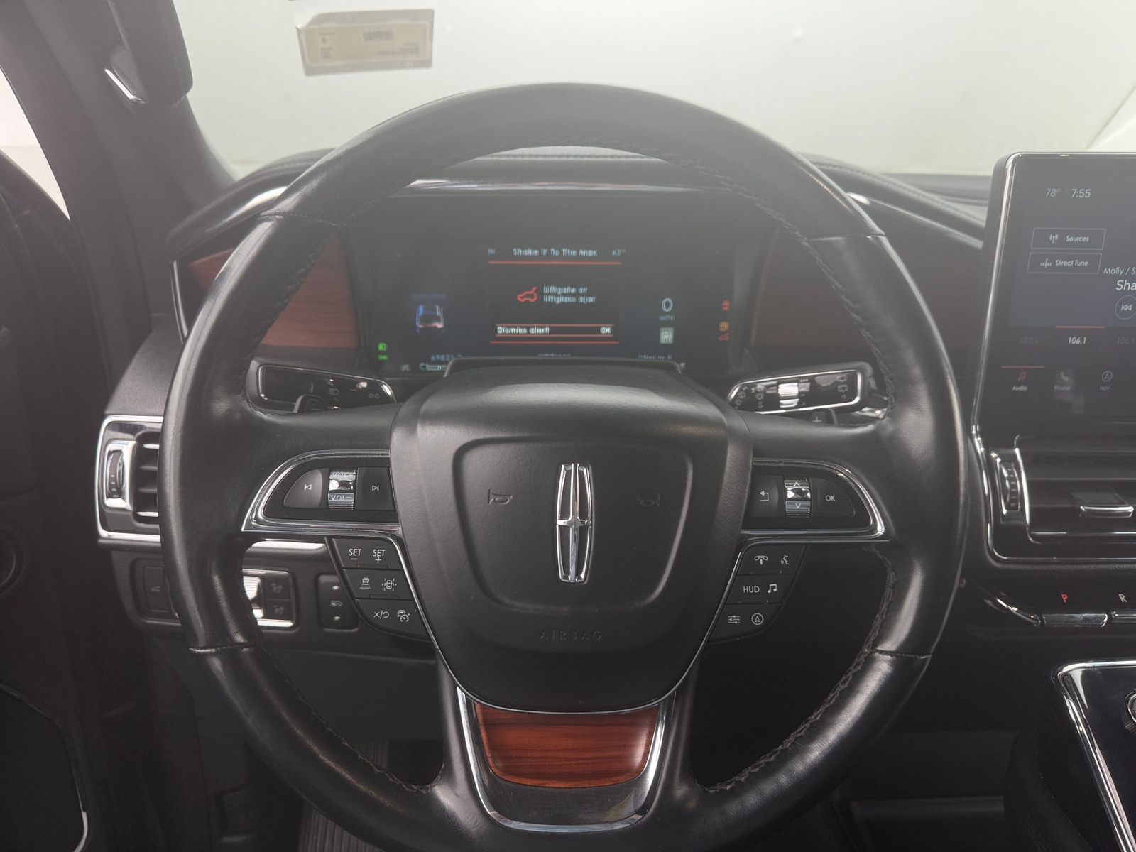 Thumbnail: 2023 Lincoln Navigator - 4