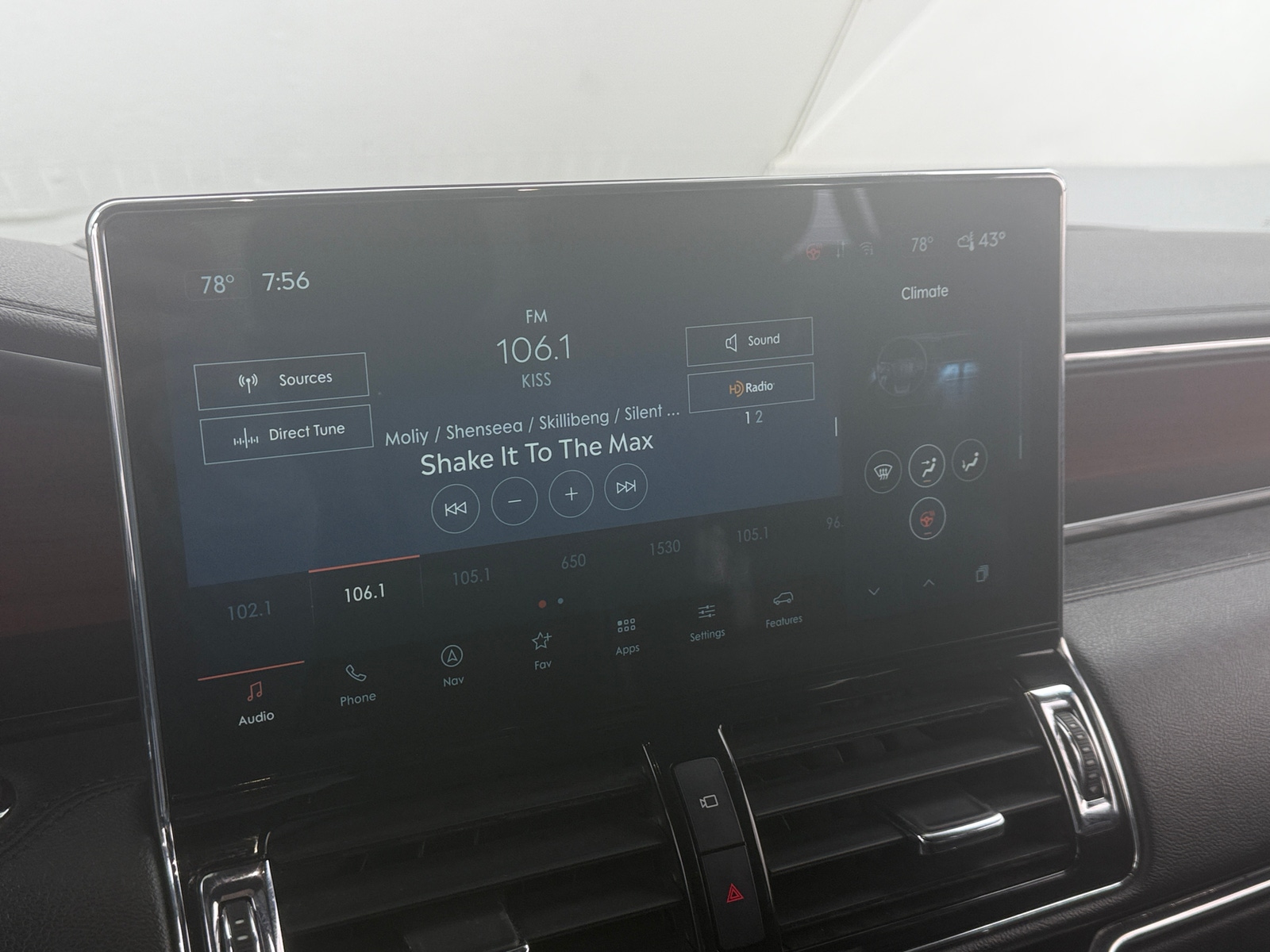 Thumbnail: 2023 Lincoln Navigator - 3